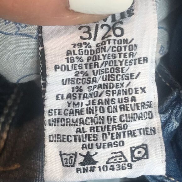 Wanna bett butt Size 3 blue Jean shorts has pockets - Picture 7 of 11